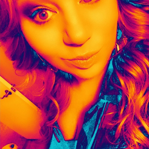 Meet your Posher, Tia - Picture 4 of 4